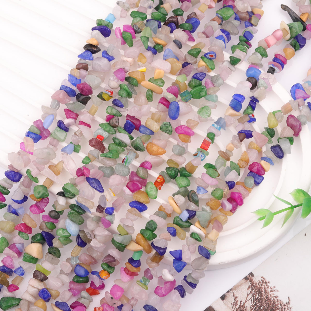 200pcs Natural Irregular Chip Stone Beads 5-8mm Pre-Drilled 30-inch Strand Semi-Precious Healing Crystal Beads for DIY Jewelry Making Bracelet Chakra Crafts Multicolor Jade