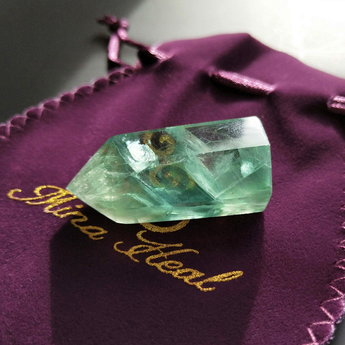 Green Fluorite Healing Crystal Wand, Pointed & Faceted for Reiki Chakra Meditation Therapy Decor, 1-pcs S size, Fluorite crystal