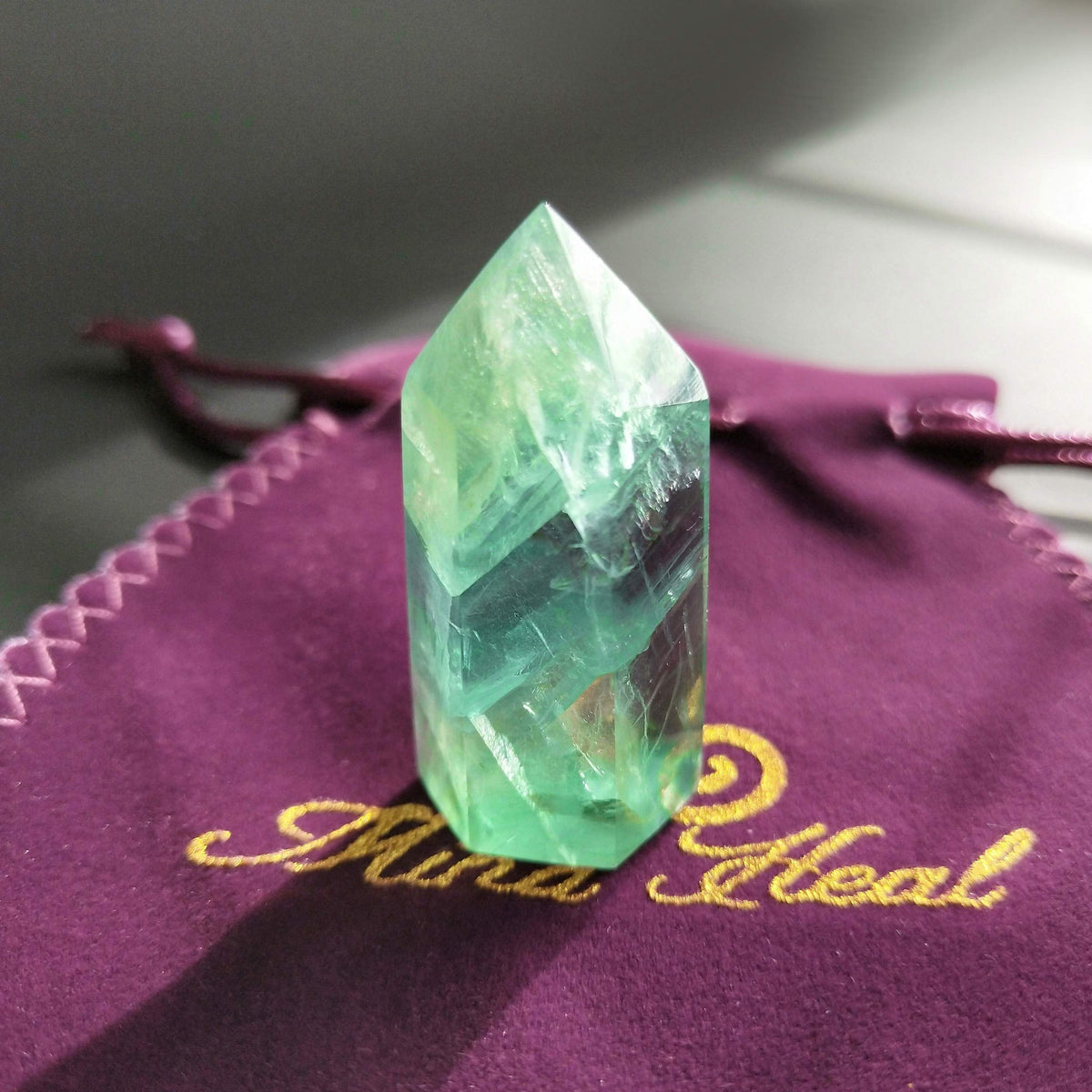 Green Fluorite Healing Crystal Wand, Pointed & Faceted for Reiki Chakra Meditation Therapy Decor, 1-pcs S size, Fluorite crystal