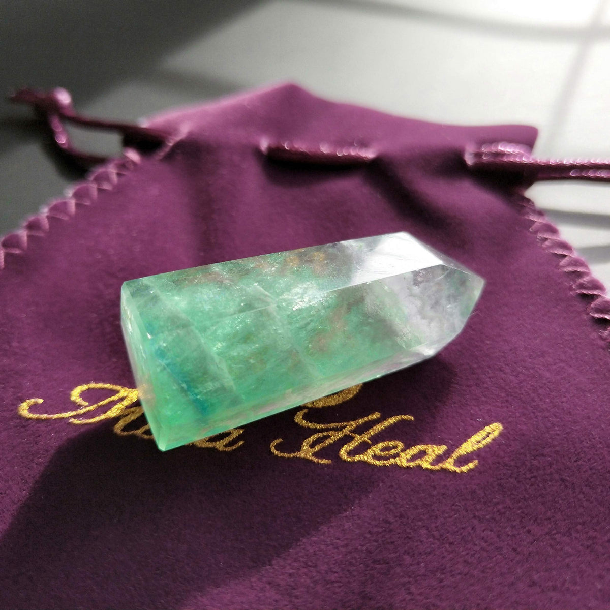 Green Fluorite Healing Crystal Wand, Pointed & Faceted for Reiki Chakra Meditation Therapy Decor, 1-pcs S size, Fluorite crystal