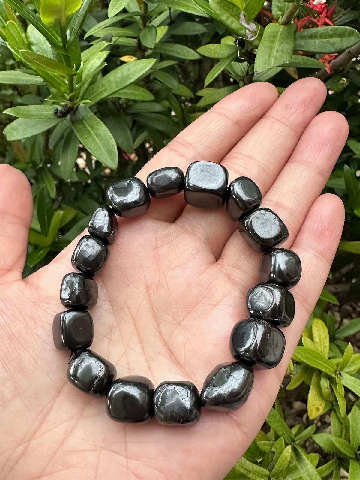 GAF TREASURES Shungite Crystal Nugget Bracelet, Genuine Shungite Tumbled Gemstone Bracelet, Healing Crystal Bracelet, Gift for Men & Women (1)