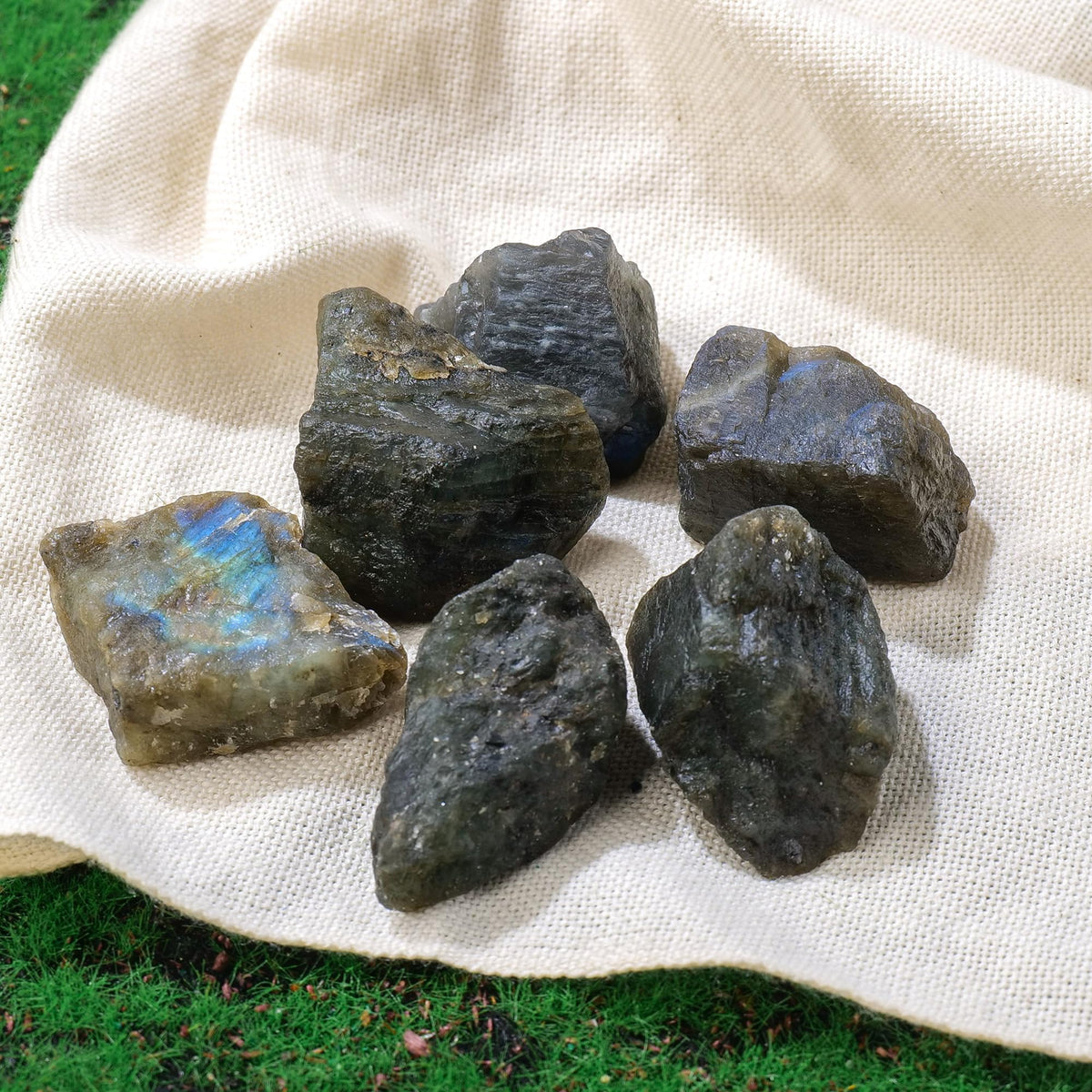 Apengshi 1.2-2'' Labradorite Raw Stone Natural Crystal Healing Crystal and Stone Rough Rocks for Fountain Home Garden Decor Meditation