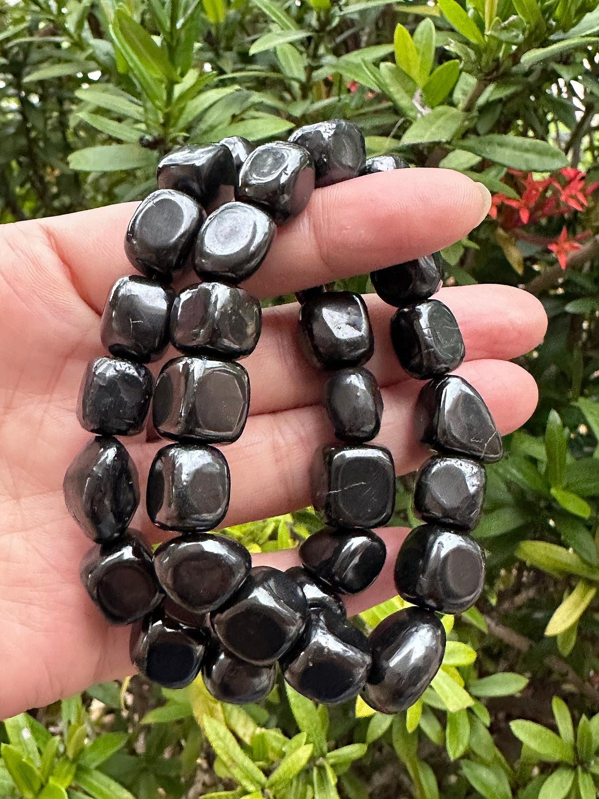 GAF TREASURES Shungite Crystal Nugget Bracelet, Genuine Shungite Tumbled Gemstone Bracelet, Healing Crystal Bracelet, Gift for Men & Women (1)