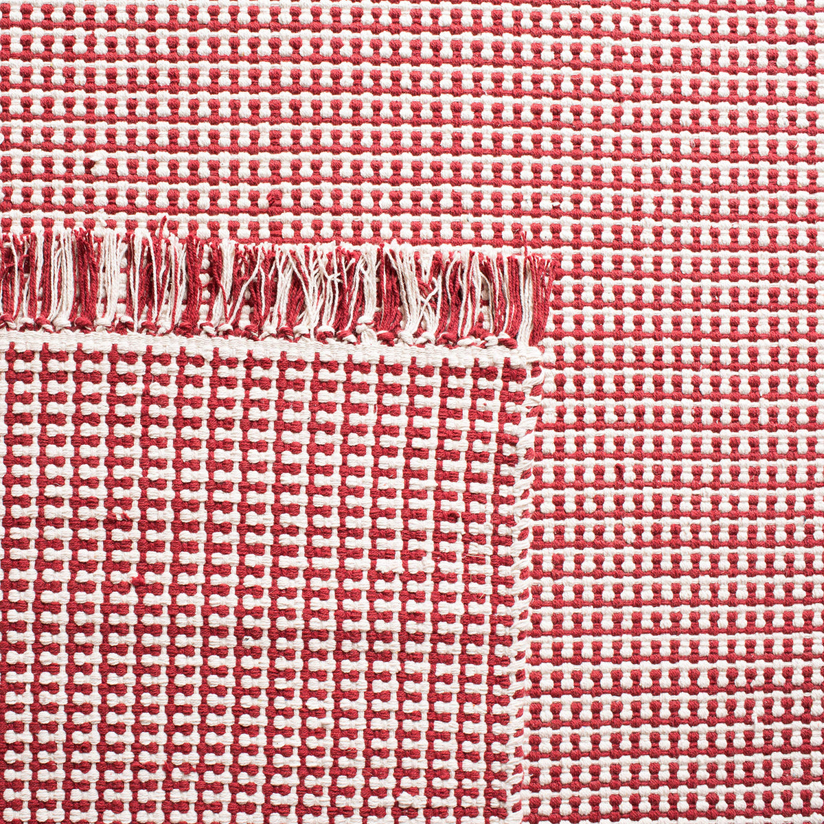 SAFAVIEH Montauk Collection Area Rug - 9' x 12', Ivory & Red, Handmade Flat Weave Boho Farmhouse Cotton Tassel Fringe, Ideal for High Traffic Areas in Living Room, Bedroom (MTK340C)