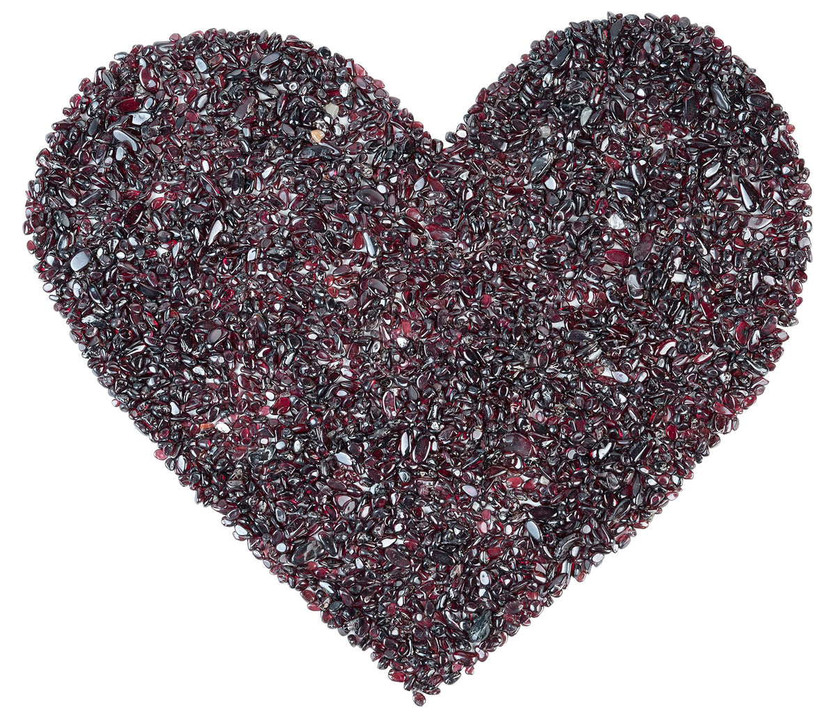 Crocon 1/2 LB Crushed Garnet Chips Bulk Stones 1100+ Carats Natural Quartz Pieces Irregular Shape Gemstones for House Warming Gifts New Home and Chakra Healing Crystals Home Décor Gifts for Women