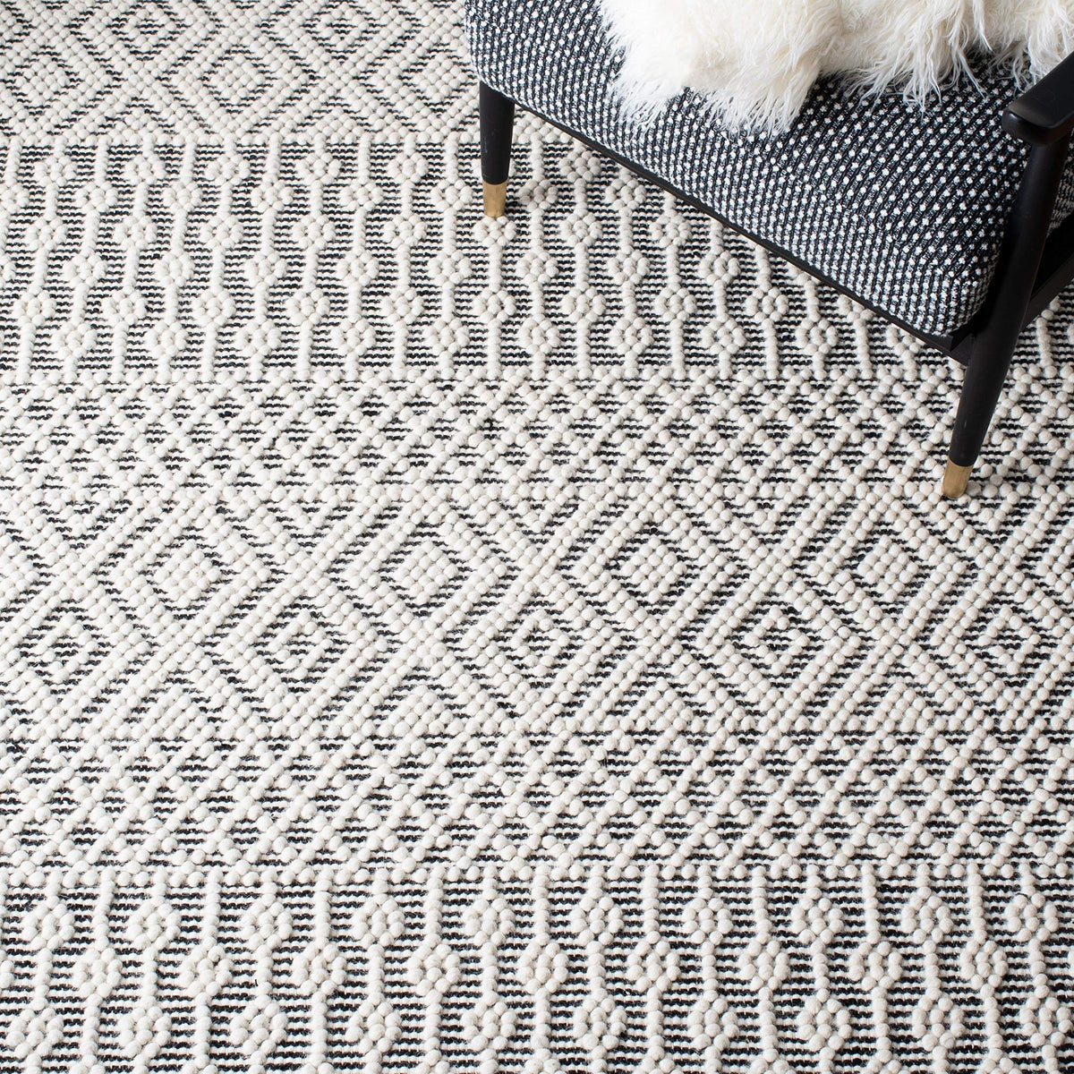 SAFAVIEH Natura Collection Area Rug - 9' x 12', Ivory & Black, Handmade Moroccan Boho Wool Fringe, Ideal for High Traffic Areas in Living Room, Bedroom (NAT852Z)